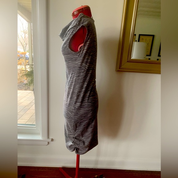 VERSATILE MATERNITY MINI DRESS - Picture 5 of 7